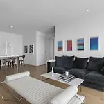 Luxury Condo, Ocean & Mountain Views, City Center