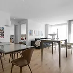Luxury Condo, Ocean & Mountain Views, City Center