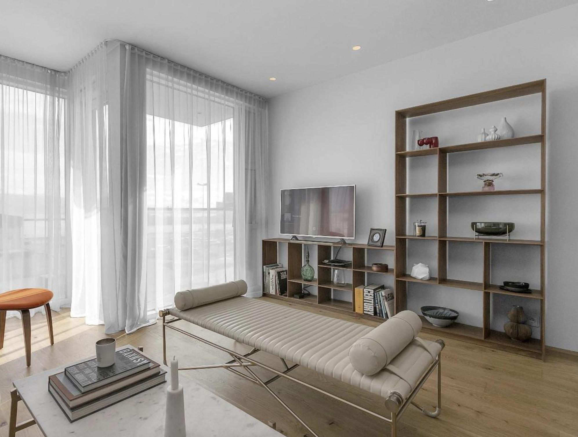 Luxury Condo, Ocean & Mountain Views, Center